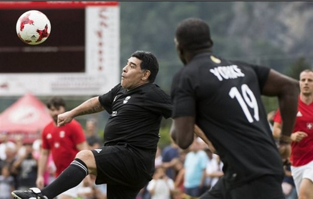 Ngày gặp lại, Buffon ăn đứt Ronaldo, Maradona,... về ngoại hình - Bóng Đá