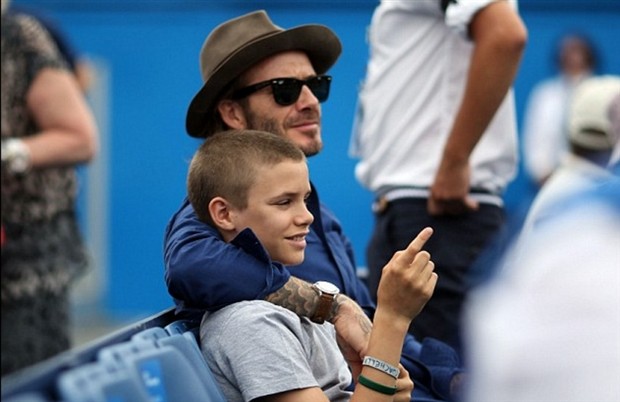 Beckham lại 'giết thời gian' cùng banh nỉ - Bóng Đá