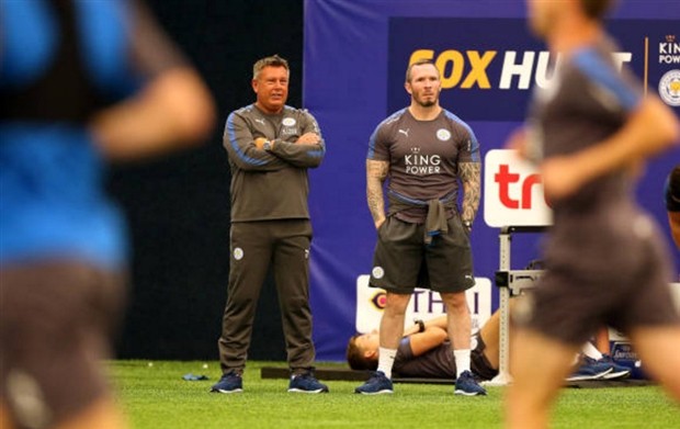  Buổi tập đầu tiên của Leicester, ấn tượng trợ lý 'xăm trổ' - Bóng Đá