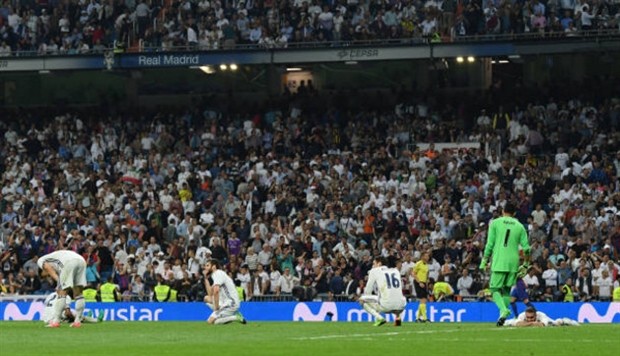 Hạ Real, fan Barcelona ăn mừng như đã vô địch - Bóng Đá
