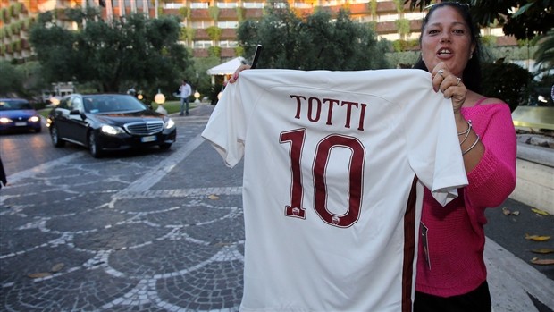 Totti mời cả đội Roma ăn tối kỷ niệm, trừ Spalletti - Bóng Đá