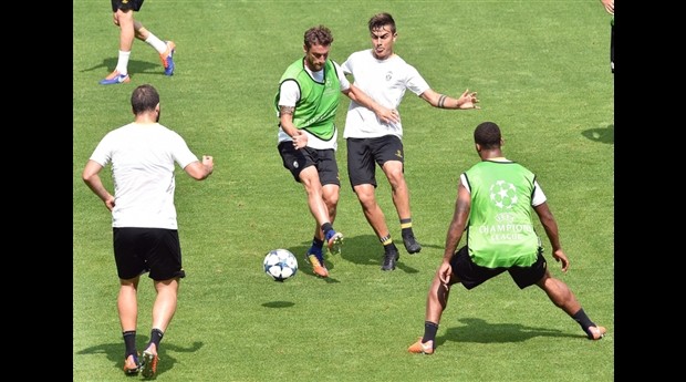 Allegri liên tục chỉ bài cho Higuian, Real coi chừng - Bóng Đá