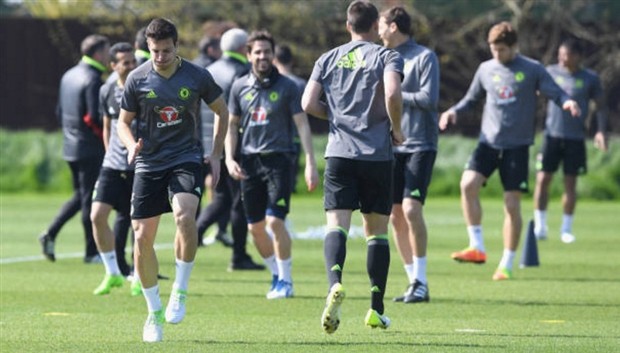 Hết dự khán, Ranieri lại tới tận sân tập để chào hỏi Conte - Bóng Đá