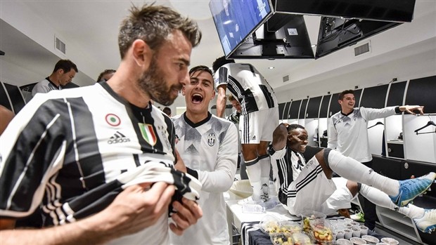 Juve và những hình ảnh ăn mừng 'điên rồ' chưa từng được tiết lộ  - Bóng Đá