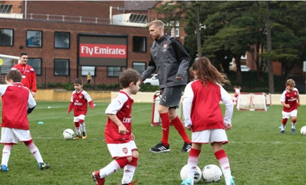 Trước giờ thi đấu, sao Arsenal 'làm loạn' bệnh viên ở Sydney - Bóng Đá