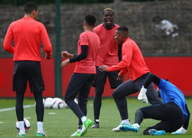 Khủng bố tại Manchester cũng chẳng thể làm Quỷ Đỏ mất vui - Bóng Đá