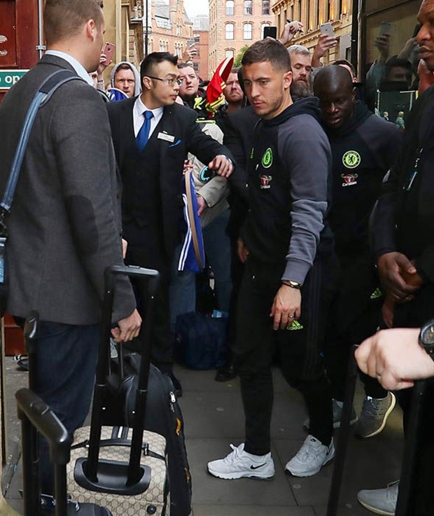 Vừa tới Manchester, Chelsea đã gặp rắc rối với an ninh - Bóng Đá