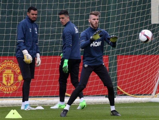 Gạt đi nỗi buồn mất cha, Pogba trở lại tập luyện cùng Man Utd  - Bóng Đá