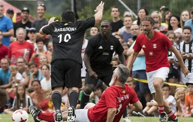 Ngày gặp lại, Buffon ăn đứt Ronaldo, Maradona,... về ngoại hình - Bóng Đá