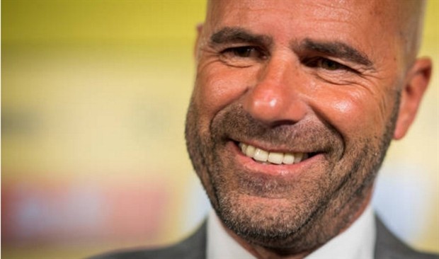 Bosz cười không ngớt trong ngày đầu làm 'Boss' tại Dortmund - Bóng Đá