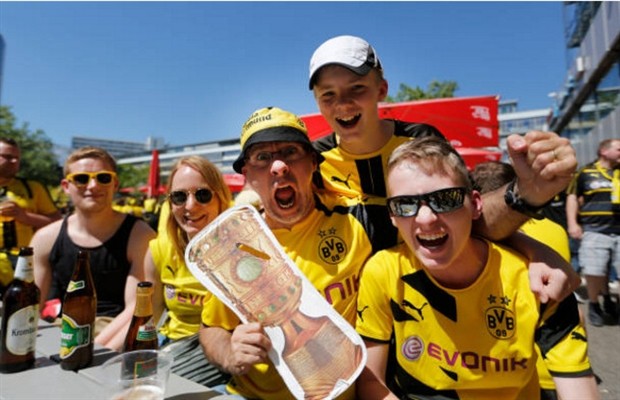 Dortmund nhuộm vàng thành Berlin trước CK cúp Quốc Gia  - Bóng Đá