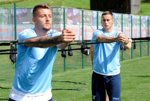 Lazio lại mang đại bàng ra 'tiếp sức' các cầu thủ - Bóng Đá