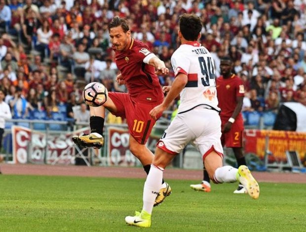 Totti yếu đuối lạ thường trong trận đấu chia tay Roma - Bóng Đá
