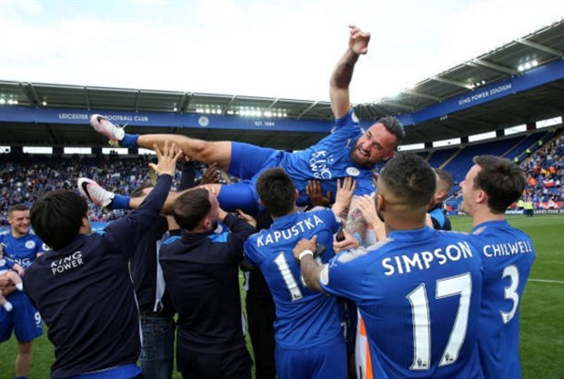 Ngày cuối, Leicester 'tha thu' luôn cả mặt sân - Bóng Đá