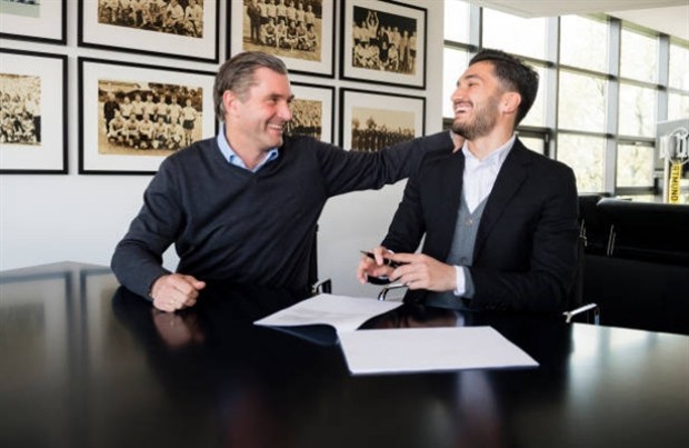 Nuri Sahin cười hết ga ký hợp đồng mới cùng Dortmund - Bóng Đá