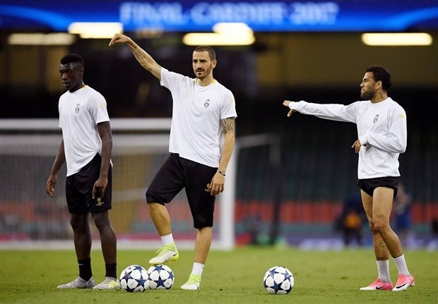 Buffon căng như dây đàn trong buổi tập cuối của Juventus - Bóng Đá