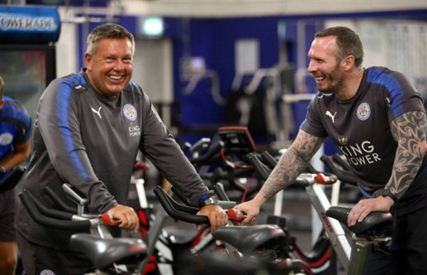  Buổi tập đầu tiên của Leicester, ấn tượng trợ lý 'xăm trổ' - Bóng Đá