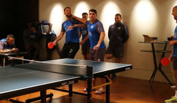 Sao Leicester chơi 'lầy' trên bàn bóng bàn - Bóng Đá