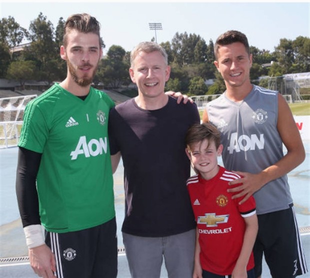 Sao Game of Thrones thích thú khi được Man Utd trao cúp tại Mỹ - Bóng Đá