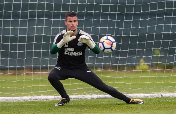 Dọa rời Newcastle, nhưng Benitez vẫn đầy tâm huyết trên sân tập  - Bóng Đá