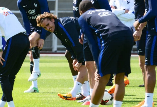 Bầu không khí cực nóng trong buổi tập đầu của Chelsea tại Bắc Kinh - Bóng Đá