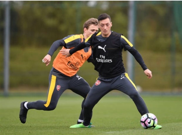Wenger đứng ngồi không yên trước thềm Derby London - Bóng Đá