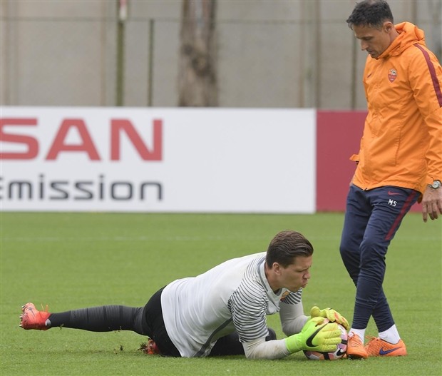Roma 'thiếu lửa' trước giờ đại chiến với Milan - Bóng Đá