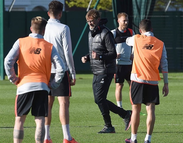 Gerrard 'quẩy' cực xung, hâm nóng chung kết Champions League - Bóng Đá
