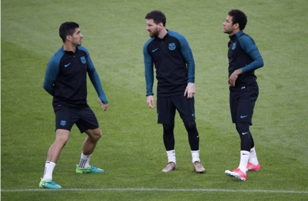 Vừa tới Juventus Arena, Suarez và Neymar đã lao vào 'ẩu đả'  - Bóng Đá