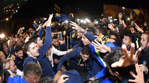 Hậu vô địch, dàn sao Boca Juniors rủ nhau đi nhát ma NHM - Bóng Đá