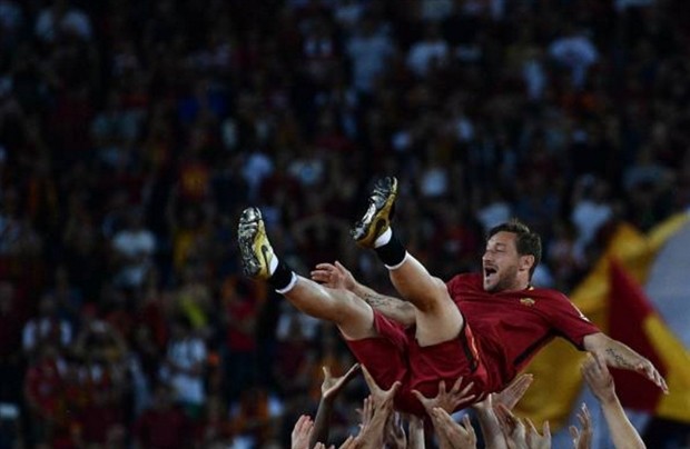 Totti yếu đuối lạ thường trong trận đấu chia tay Roma - Bóng Đá