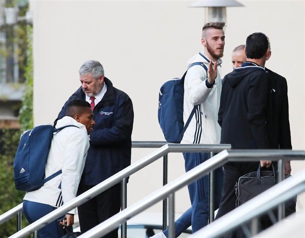 Mourinho nháy mắt đầy tự tin trước thềm Derby - Bóng Đá
