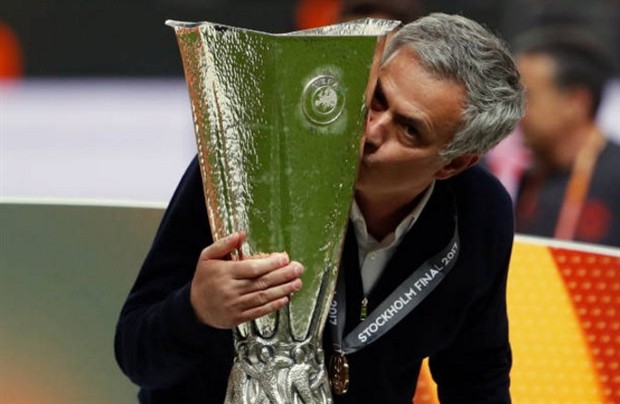Man Utd vô địch, Mourinho ôm con khóc như mưa tại Stockholm - Bóng Đá
