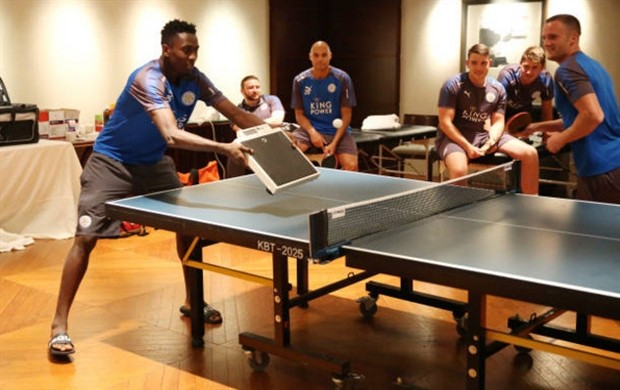 Sao Leicester chơi 'lầy' trên bàn bóng bàn - Bóng Đá