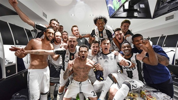 Juve và những hình ảnh ăn mừng 'điên rồ' chưa từng được tiết lộ  - Bóng Đá