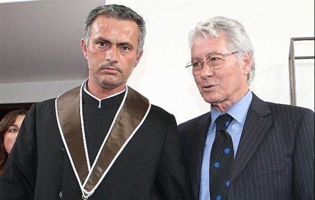 Mourinho tiều tụy trong ngày trở lại Manchester  - Bóng Đá