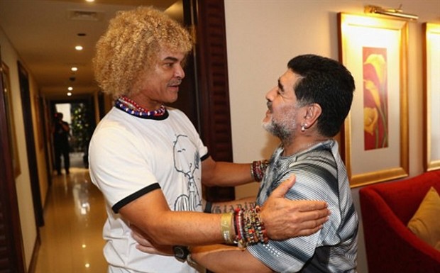 56 tuổi, Maradona vẫn có thể 'múa rìu' trước mặt đồng nghiệp - Bóng Đá