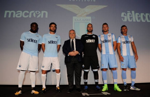 Buổi lễ trình làng áo mới ảo diệu của Lazio - Bóng Đá