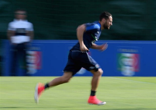 Azzurri tập trung: Thiếu sao, ngập tràng tiếng cười - Bóng Đá