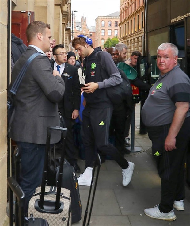 Vừa tới Manchester, Chelsea đã gặp rắc rối với an ninh - Bóng Đá