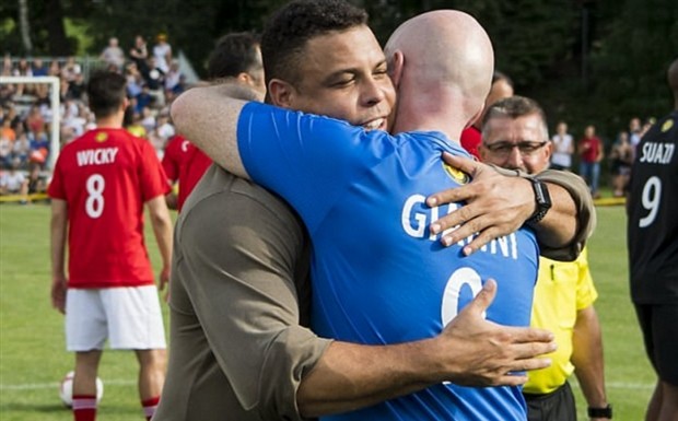 Ngày gặp lại, Buffon ăn đứt Ronaldo, Maradona,... về ngoại hình - Bóng Đá