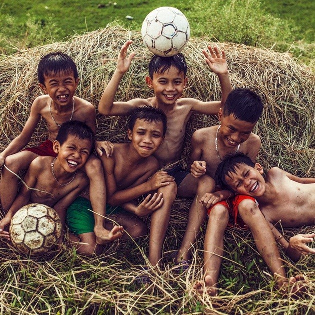 10 bức ảnh ấn tượng tại 'Sống cùng World Cup' - Bóng Đá