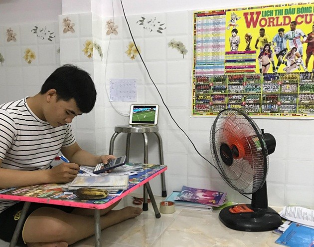 10 bức ảnh ấn tượng tại 'Sống cùng World Cup' - Bóng Đá