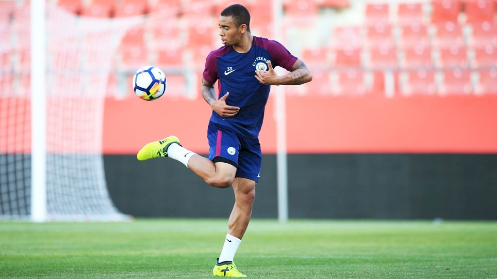 Hậu vệ trái đắt nhất thế giới tập luyện buổi đầu cùng Man City - Bóng Đá