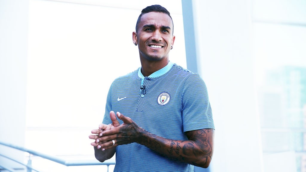 Danilo và những hình ảnh trong ngày đầu tiên gia nhập Man City - Bóng Đá