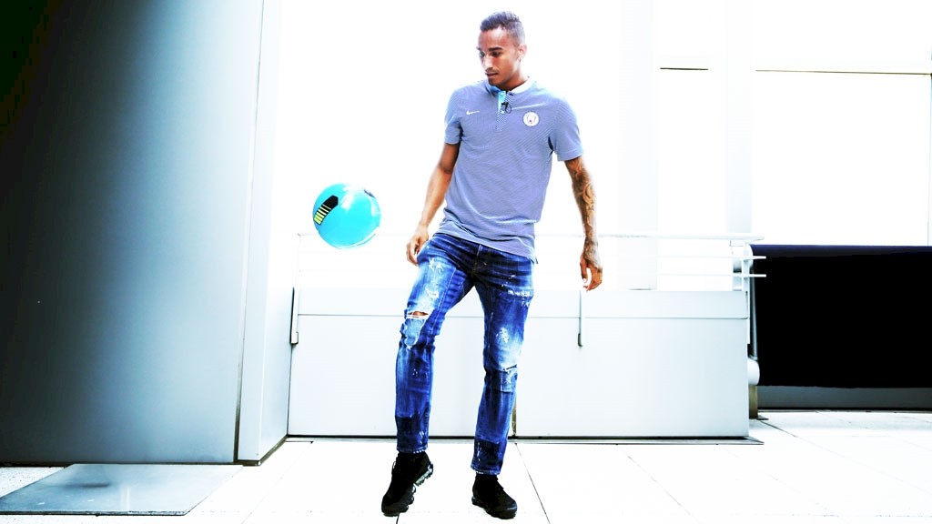 Danilo và những hình ảnh trong ngày đầu tiên gia nhập Man City - Bóng Đá
