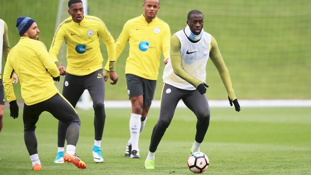 Sane nhận giải, hào hừng tập luyện cùng Man City - Bóng Đá