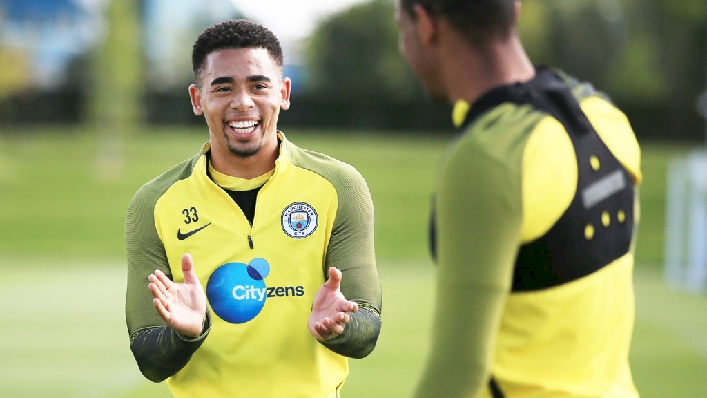 Sane nhận giải, hào hừng tập luyện cùng Man City - Bóng Đá