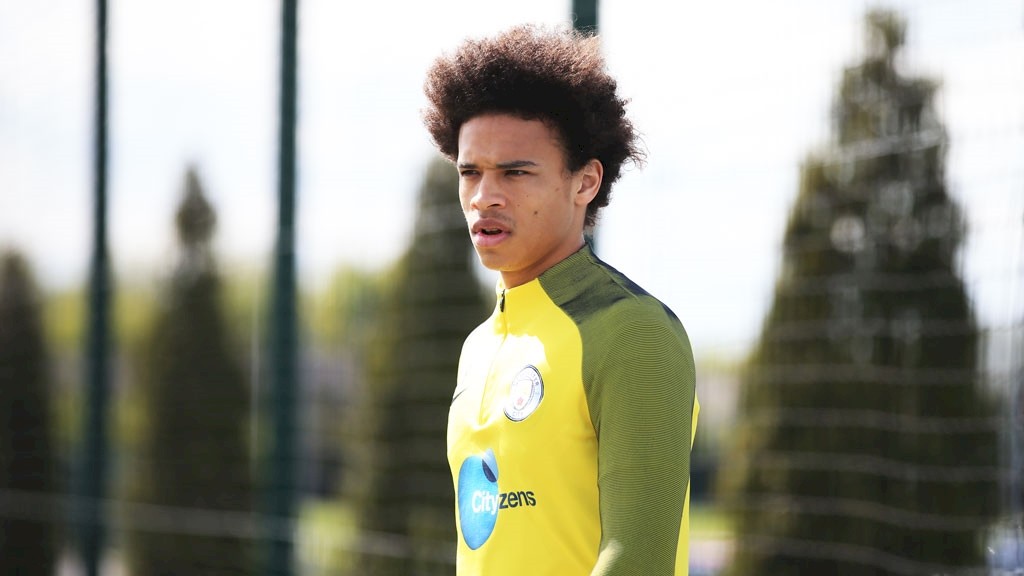 Sane nhận giải, hào hừng tập luyện cùng Man City - Bóng Đá