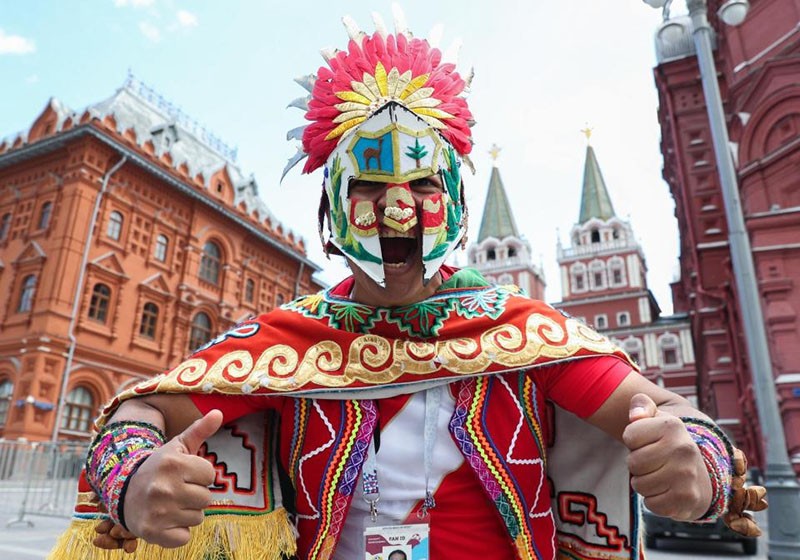 Không khí rộn ràng trước thềm World Cup trên đường phố Nga - Bóng Đá